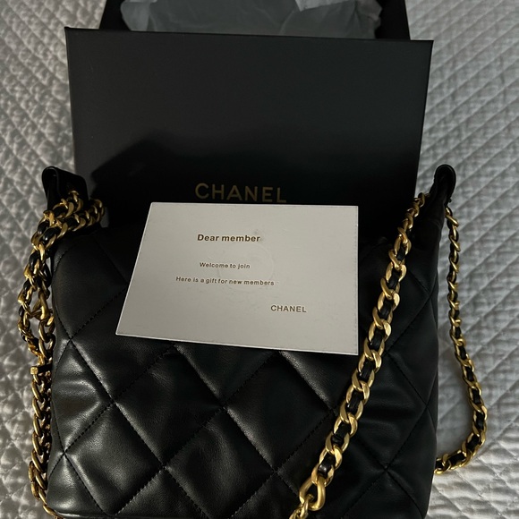 VIP! Chanel Black Quilted Shoulder Bag with Gold Chain. New. - Picture 3 of 5